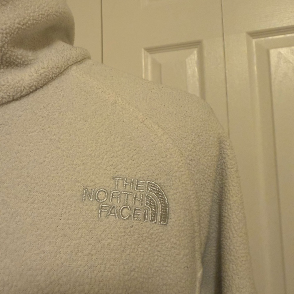 The North Face Women's Light Gray Fleece Jacket - Picture 2 of 3